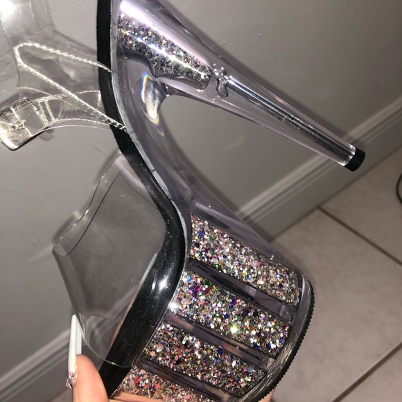 Heels - Picture 4 of 4